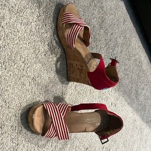 Toms Red Wedges
